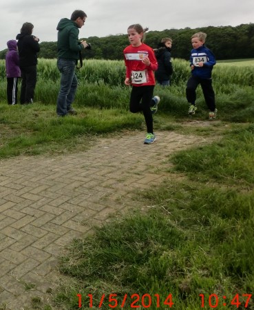 Charlotte hat noch knapp 100 m vor sich, dann ist es Platz 3.