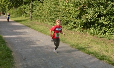 Emily kurz vor dem Ziel.